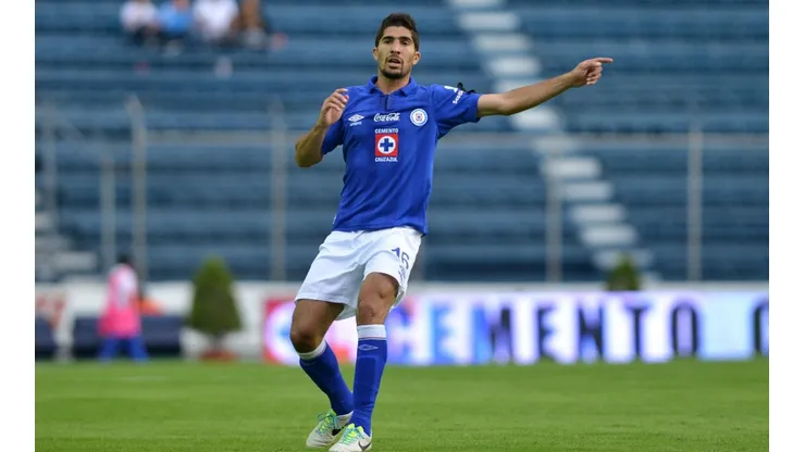 Pereira quiere llegar a Cruz Azul: "Si requieren un central, alzo la mano"