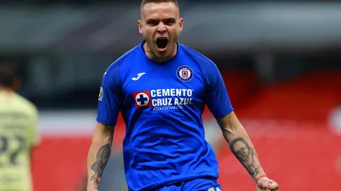 Jonathan Rodríguez celebra su gol ante el América en el Clausura 2020