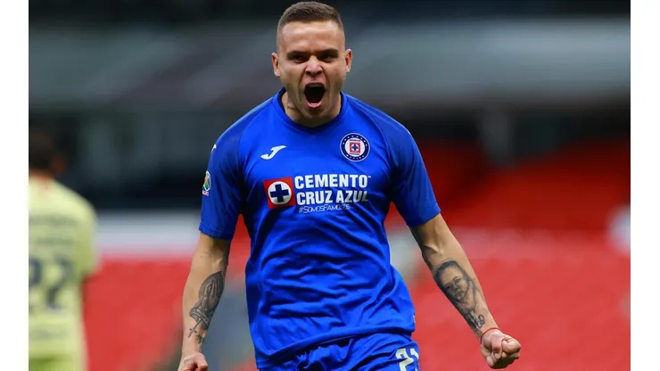 Jonathan Rodríguez celebra su gol ante el América en el Clausura 2020