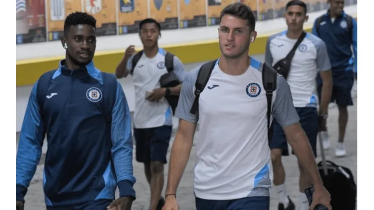 Santi y Borja camino a una concentración con Cruz Azul