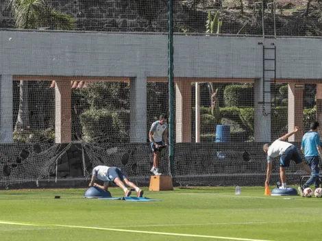 Con uniforme desde casa y sin saludos en la vuelta a las prácticas