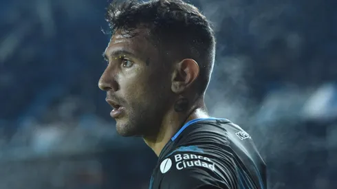 Montoya en un partido con Racing en la Superliga argentina