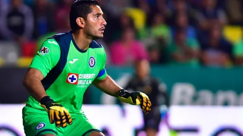 Jesús Corona en un partido de Cruz Azul en el Clausura 2020