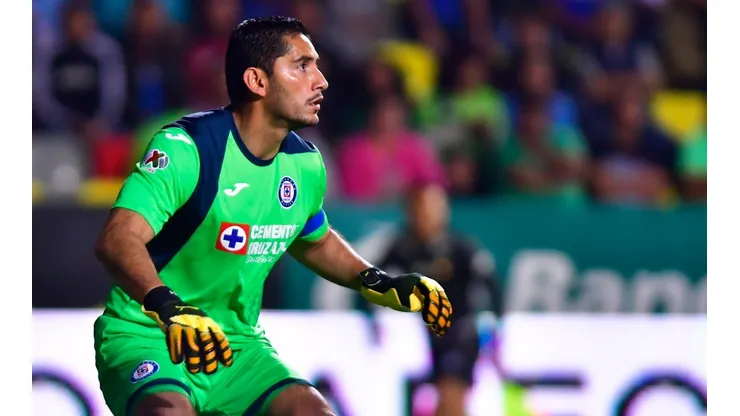 Jesús Corona en un partido de Cruz Azul en el Clausura 2020