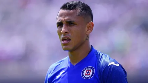 Yoshimar Yotún en un partido con Cruz Azul en el Clausura 2020