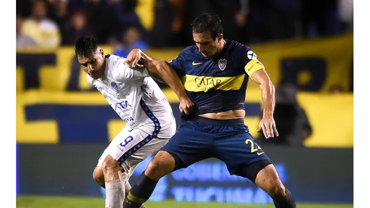 Carlos Izquierdoz en un encuentro con Boca Juniors