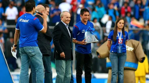 Billy Álvarez en un homenaje