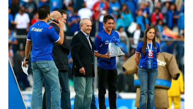 Billy Álvarez en un homenaje