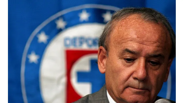 Billy Álvarez en una rueda de prensa de Cruz Azul