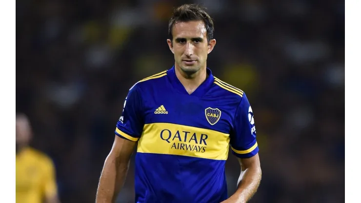 Izquierdoz en un partido de la Superliga argentina con Boca Juniors