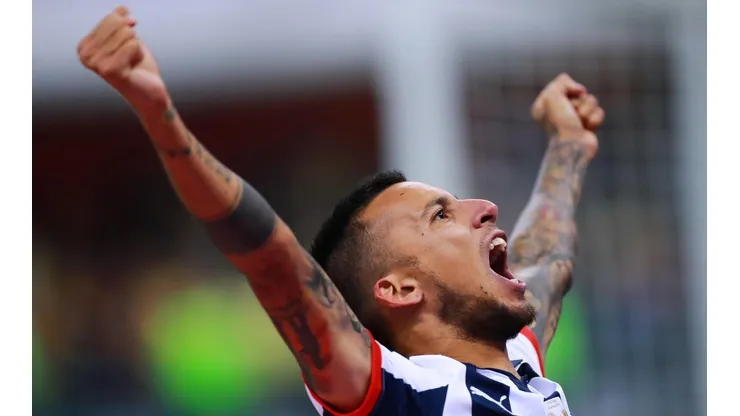 Leonel Vangioni en un partido con Rayados