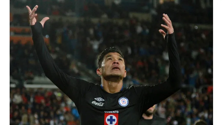 Teo celebrando un tanto con Cruz Azul
