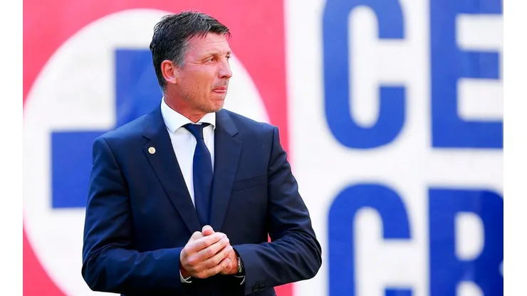 Robert Dante Siboldi en un encuentro con Cruz Azul