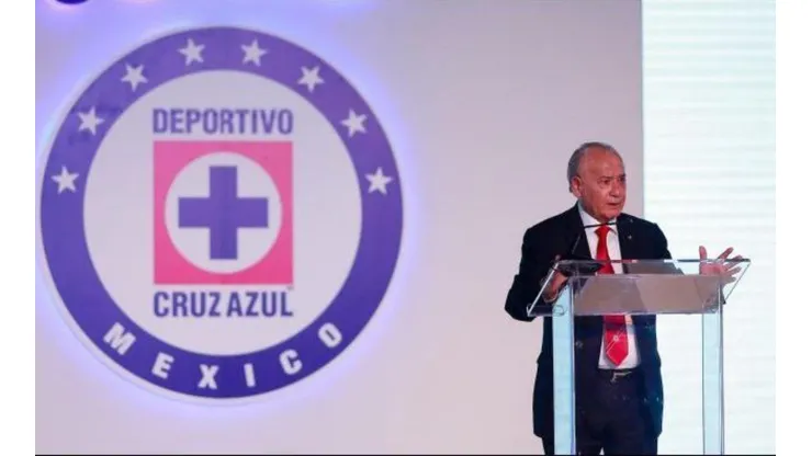 Billy Álvarez en una conferencia de Cruz Azul
