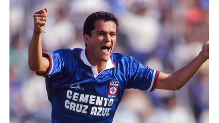 Carlos Hermosillo es el máximo anotador en la historia de Cruz Azul