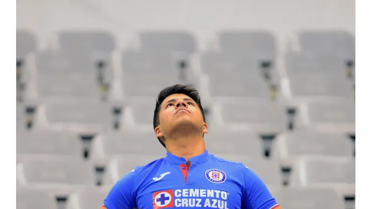 Fanático de Cruz Azul se lamenta