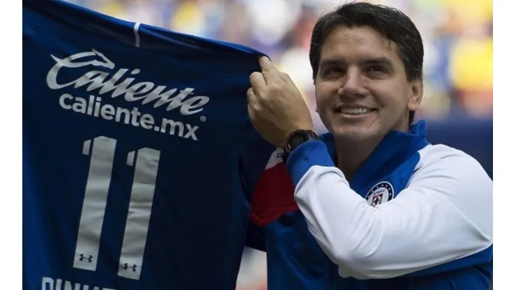Pinheiro en el homenaje que recibió en un partido de Cruz Azul