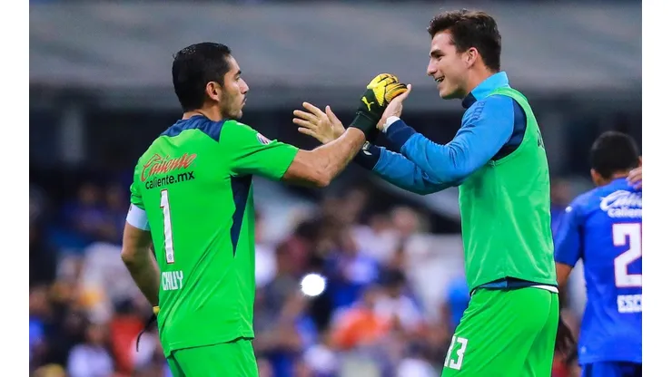 Sebastián Jurado y Jesús Corona en el duelo ante Tigres