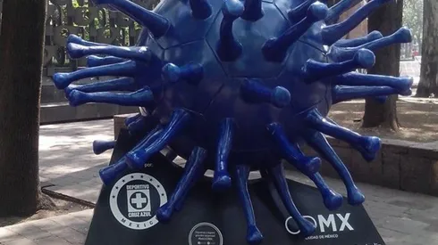 La imagen por más de curiosa de Cruz Azul con el balón del coronavirus