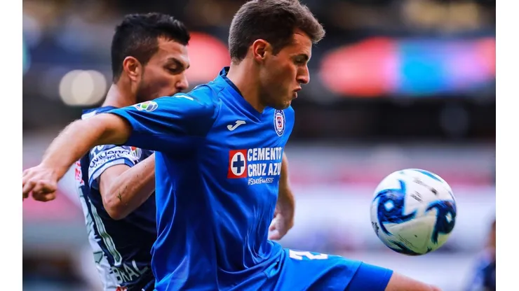 Santiago Giménez en un partido ante el Pachuca en el Clausura 2020 de la Liga MX