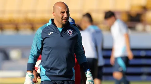 Óscar Pérez en un entrenamiento con Cruz Azul