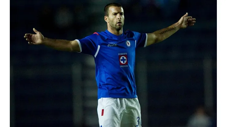 Villa en un encuentro ante Santos en el Clausura 2012