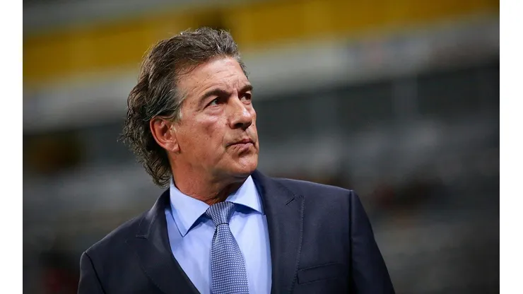 Rubén Omar Romano en un partido en la Liga MX con el Atlas
