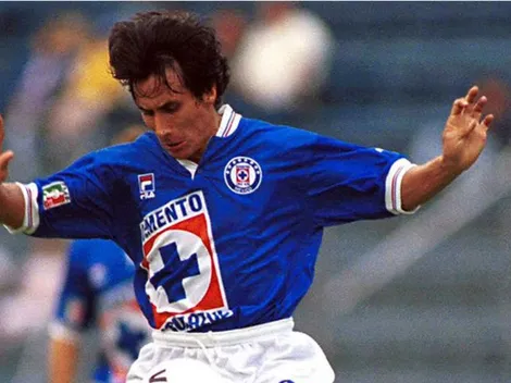 (VIDEO TUTORIAL) Castañeda enseña cómo lavar una playera de Cruz Azul