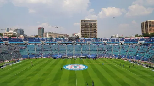 Reconocido aficionado de Cruz Azul pide estadio a Billy.
