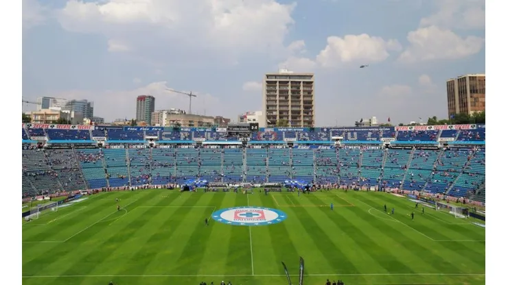 Reconocido aficionado de Cruz Azul pide estadio a Billy.