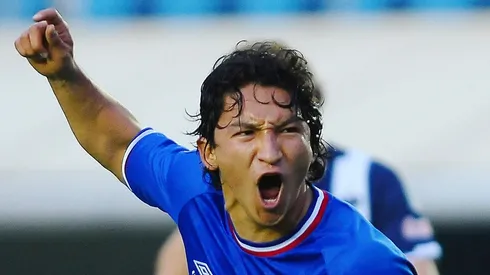 Villaluz celebrando un tanto en su etapa con Cruz Azul