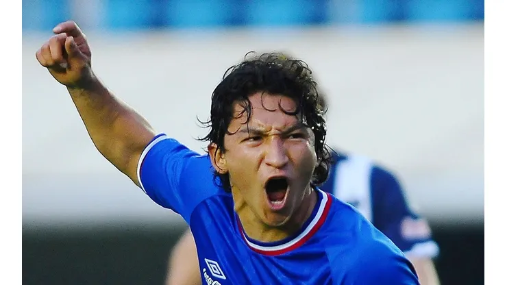 Villaluz celebrando un tanto en su etapa con Cruz Azul