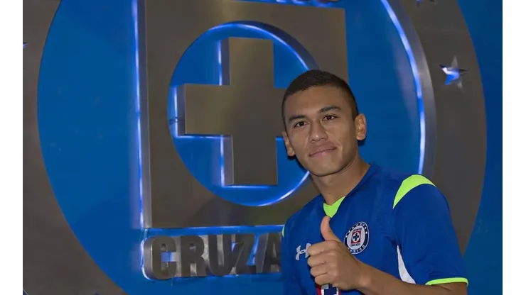 Lizarazo en su presentación con Cruz Azul