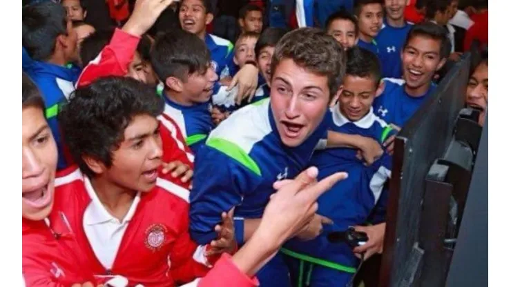 El día en que Santi ¡fue campeón de FIFA 15 con Cruz Azul!