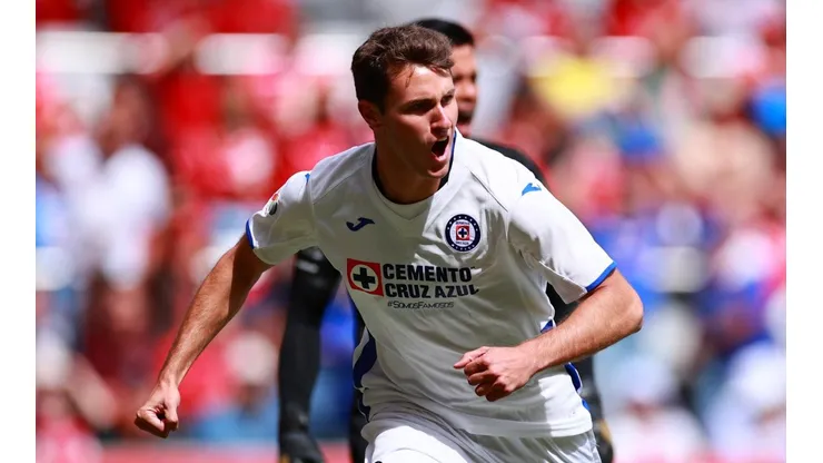 Santiago Giménez en el partido ante Toluca