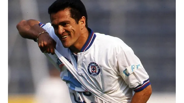 El jugador recibió una dura entrada que incluso lo hizo sangrar