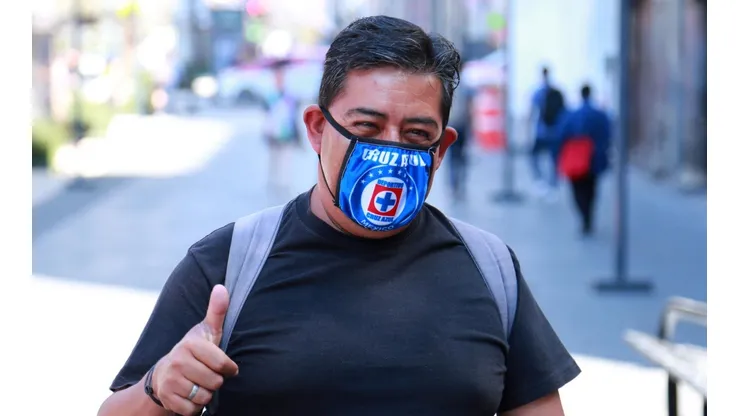 Durante la cuarentena los fanáticos han improvisado todo tipo de tapabocas