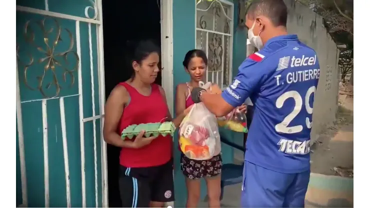 El noble gesto de Teo Gutiérrez en Colombia con la playera de Cruz Azul