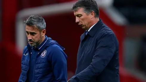 Al entrenador no le gusta la idea de que les den el título por oficio