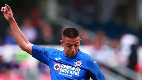 Roberto Alvarado en el choque ante Santos Laguna en la Liga MX