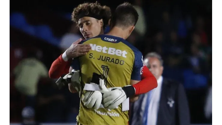 Jurado deja atrás a Memo Ochoa y es el portero más caro de Liga MX