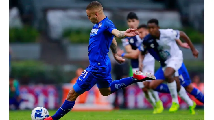 Cruz Azul es el equipo que anota más goles de diestra en el Clausura 2020