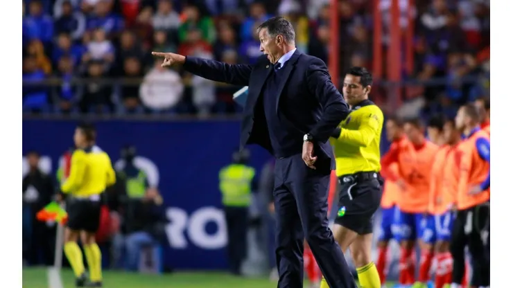 Siboldi quiere volver a jugar: "Si Cruz Azul es campeón que sea en cancha"