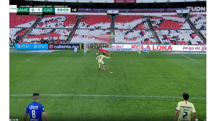 VIDEO: Chuy se viste de héroe y ataja un penal en el último minuto