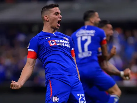 Iván Marcone realiza el 10 toques challenge con ropa de Cruz Azul
