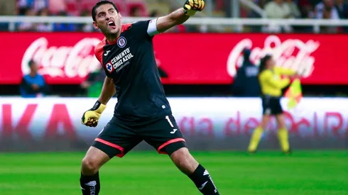 Jesús Corona en el duelo ante Chivas en el Clausura 2020 de la Liga MX