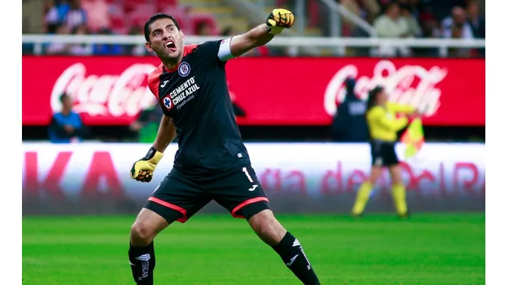 Jesús Corona en el duelo ante Chivas en el Clausura 2020 de la Liga MX