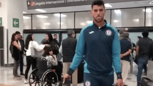 Así fue la llegada de Cruz Azul a CDMX: Sin tapabocas y sin afición
