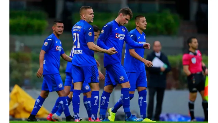 Cruz Azul derrota al América y se despide de Liga MX como líder exclusivo