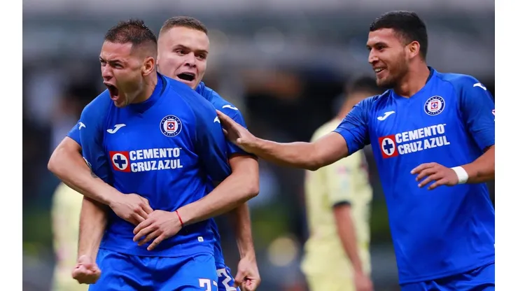 Pablo Aguilar celebra un tanto de Cruz Azul contra el América en el torneo Apertura 2019